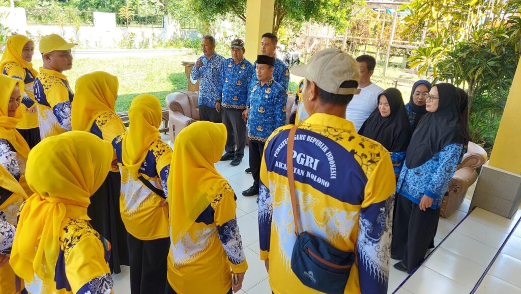 Pelepasan kontingen pgri kec. kolono